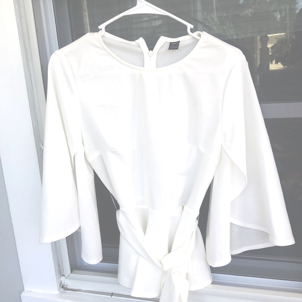 Nice ladies  white blouse, size large can be worn to a variety of events, new